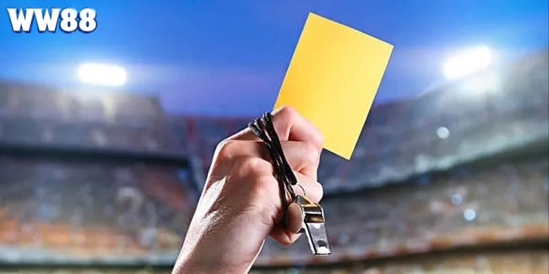 Cá cược bóng đá dựa vào thẻ vàng khá phổ biến và được nhiều người yêu thích